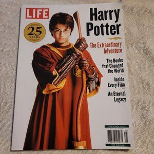 M222. Life 25 Years Special Edition Harry Potter Magazine